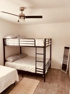 Cozy 2-BR Retreat in Kingman, AZ - Kingman - 5
