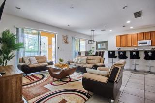 Spacious 6BR Villa with King Beds, Pool & Spa - Davenport - 1