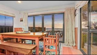 Lakefront House Stunning Sunsets - Waitahanui - 4