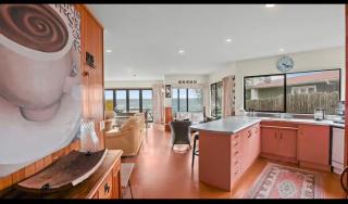 Lakefront House Stunning Sunsets - Waitahanui - 2