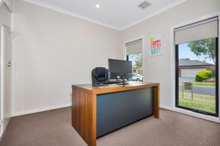 Point Cook Serenity Stay 4 Bedrooms - 6