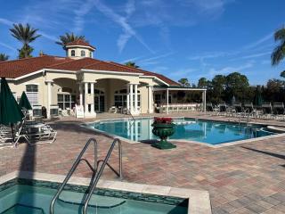 Four Seasons Vacation, heated Pool, 3mile 2 Disney - 2