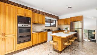 Pet friendly Government House, 35 Government Road - water views - 2