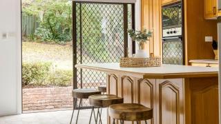 Pet friendly Government House, 35 Government Road - water views - 1