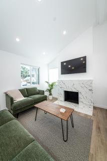 A Brand New Home In Los Angeles - - 7