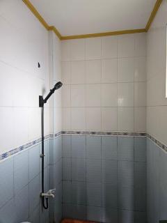 Mel's Place U8 2BR House Batangas Free Parking Free Wifi Netflix Smart TV Fit to 4 Adults or kids - Città di Batangas - 2