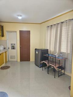 Mel's Place U8 2BR House Batangas Free Parking Free Wifi Netflix Smart TV Fit to 4 Adults or kids - Città di Batangas - 1