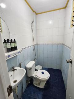 Mel's Place Batangas City Unit 8 Sta Rita Two-Bedroom House w Free Parking WIFI Smart TV Fit to 4 Adults or kids - 1