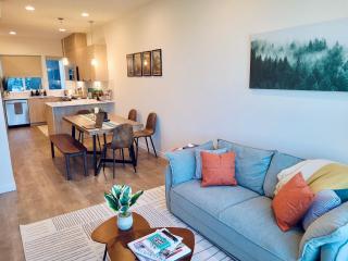 Luxe & Bright Gem - Prime Location, Roof Deck, View - Seattle - 7