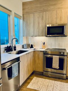 Luxe & Bright Gem - Prime Location, Roof Deck, View - 1