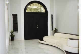 Family Luxury home with Pool in McAllen near by hospitals and stores - McAllen - 1