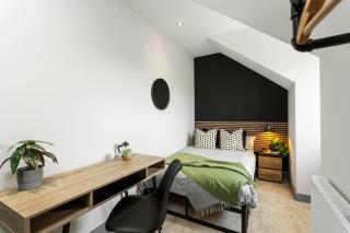 6BR Home - All Studio, Ensuite and with Kitchenette - Beeston - 8