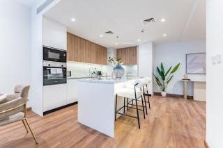 Refurbished 1BR High-Floor Unit with Partial City & Sea Views, Walking Distance to the Beach, Elite Residence, Dubai Marina by Deluxe Holiday Homes - 2