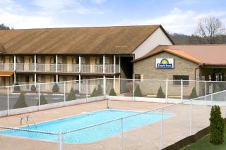 Days Inn by Wyndham Huntington - Pea Ridge - 9