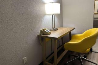 Days Inn by Wyndham Huntington - Pea Ridge - 3