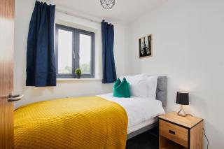 5-Bed House - Perfect for Groups & Families - Manchester - 4