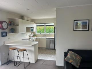 Jacksons - Two Mile Bay Holiday Home - Taupo - 8