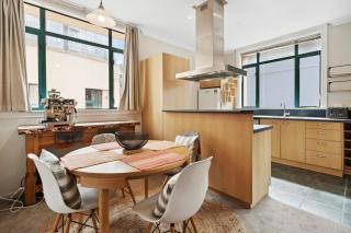 Spacious, 2 Bed, Central City Retreat - Wellington - 2