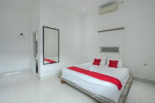 RedDoorz near Ubud Village - 0