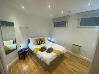 2 BED LARGE APT IN GAYVILLAGE CITY CENTRE MANCHESTEr - Manchester - 6