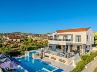 Beautiful villa Lara in Vrana with pool - Vrana - 0