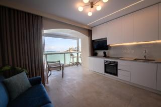 Electra Residence - Luxury Central Beach View Studio Apartment - 7