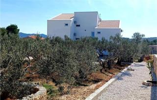 1 Bedroom Cozy Apartment In Jezera - 2