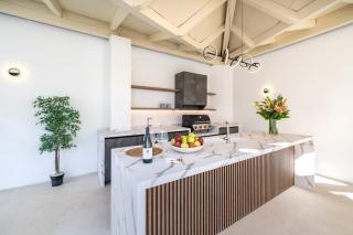 VACATION MARBELLA I Sunny Camelia Villa Heated pool, Recently Renovated, Best Residential Neighborhood in Benalmadena, Short walk to the beach, Cinema Room - Benalmádena - 4