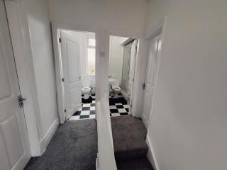Double-Bedroom in the Heart of Salford Manchester Perfect for Short Stays GCSW3 - 6
