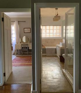 Three On Bond - Grahamstown - 2