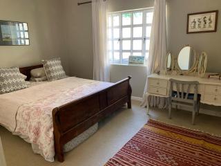 Three On Bond - Grahamstown - 1