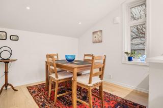 DINBNB Homes l Charming 2-Bedroom Home by the Sea Cozy - 7