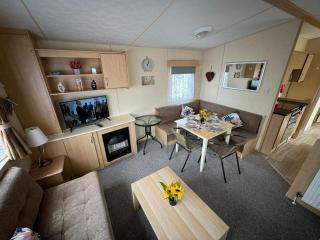 The Chase i3 - Central heating, pet friendly, bed linen - Meadow Lakes Caravan & Lodge Hire - Ingoldmells - 0