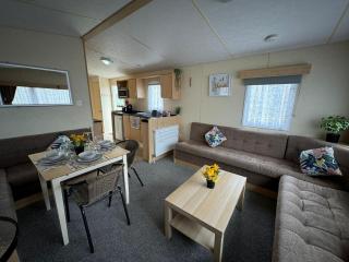 The Chase i3 - Central heating, pet friendly, bed linen - Meadow Lakes Caravan & Lodge Hire - Ingoldmells - 9