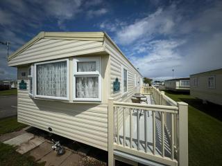 The Chase i3 - Central heating, pet friendly, bed linen - Meadow Lakes Caravan & Lodge Hire - Ingoldmells - 2