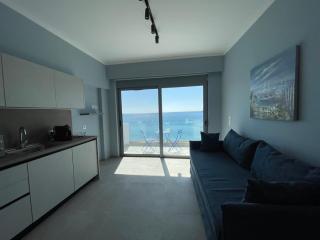 Charaki Sea Breeze Modern Studio with a Refreshing Balcony View - Haraki - 9