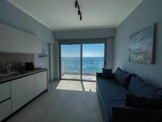 Charaki Sea Breeze Modern Studio with a Refreshing Balcony View - Haraki - 5