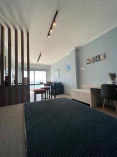 Charaki Sea Breeze Modern Studio with a Refreshing Balcony View - Haraki - 3