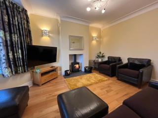 1 Lathom Ave - Parking, 2 Bathrooms, Comfortable, Welcoming, Nice Area - 1