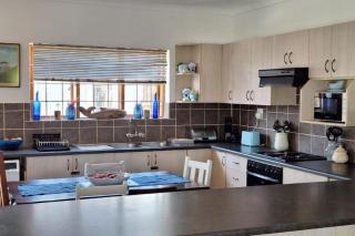 Boknesstrand Self-catering Accommodation Holiday Home - a Mermaids Cottage minutes to the beach, lagoon, shops & more! - 4