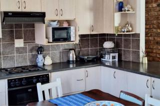 Boknesstrand Self-catering Accommodation Holiday Home - a Mermaids Cottage minutes to the beach, lagoon, shops & more! - Boknes - 5