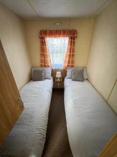 The Chase i35 - pet friendly, central heating, bed linen - Meadow Lakes Caravan & Lodge Hire - Ingoldmells - 4