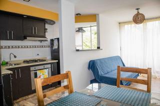 Apartamento en Armenia 3 cuartos capacidad 7, parqueo y Wi-Fi gratis -302-233-52-81- - Armenia - 1
