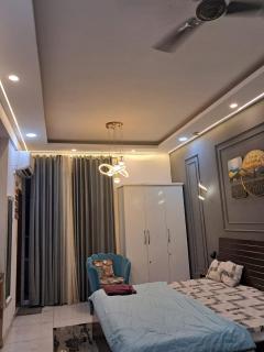 Premium stay studio4 - Noida - 4