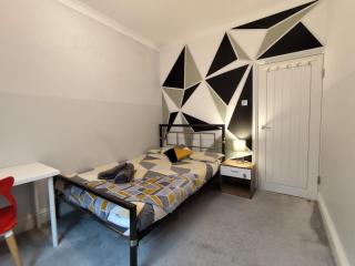 Manchester Holiday Home - 9