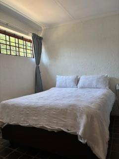 Katima Mountain View Lodge - Hartbeespoort - 4