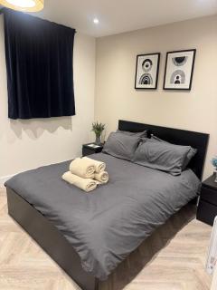 BRIGHT & SPACIOUS Apartment, ST ALBANS CITY CENTRE, PRIME LOCATION, Walk to TRAIN STATION, Allocated PARKING SPACE - Saint Albans - 2