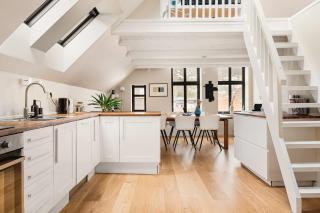 Top-floor Apart W/ Private Patio And Work Space - Bergen - 0