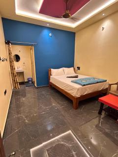 MEENAKSHI GUEST Inn - Hampi - 7