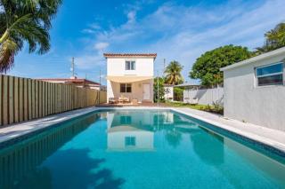 Lux 6BR Villa with Pool, King Beds and Top Amenities - 9